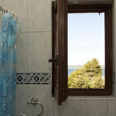 In With Sea View, Loggia, Air Conditioning, Wi-fi Ždrelac
