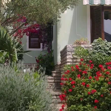 Apartament In With Sea View, Loggia, Air Conditioning, Wi-fi Ždrelac